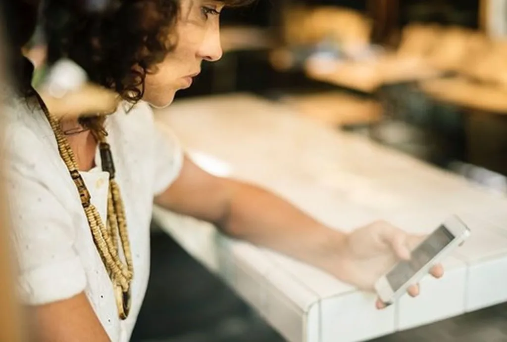 Israelis Welcome Campaign Text Msgs To Break Monotony Of Loan Offers