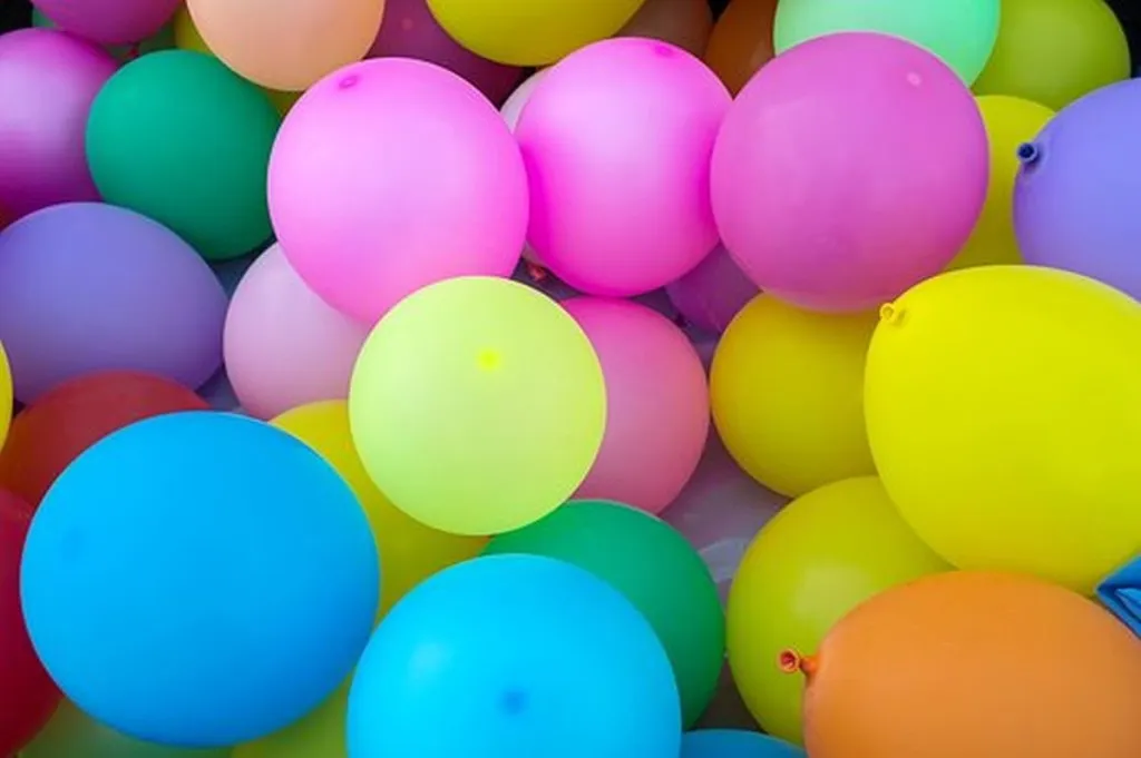 Factory Adds ‘Not To Be Used To Carry Explosives’ Stamp To Balloons Exported To Gaza