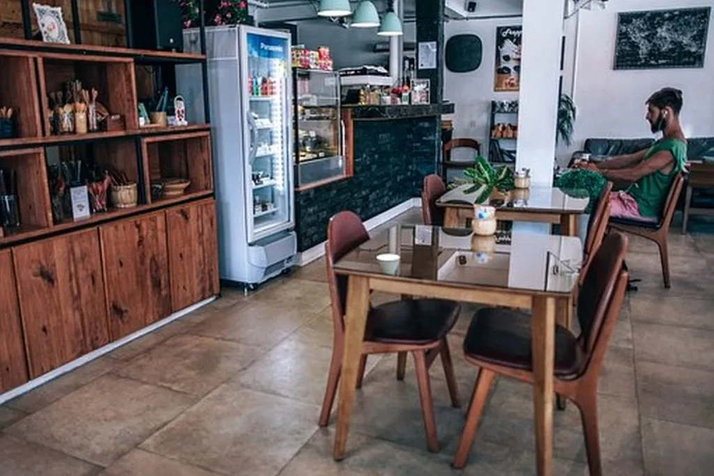 Israeli Pundits Lament Lack Of Hipster Coffee Shops In Which To Overhear Statements That Confirm Their Biases