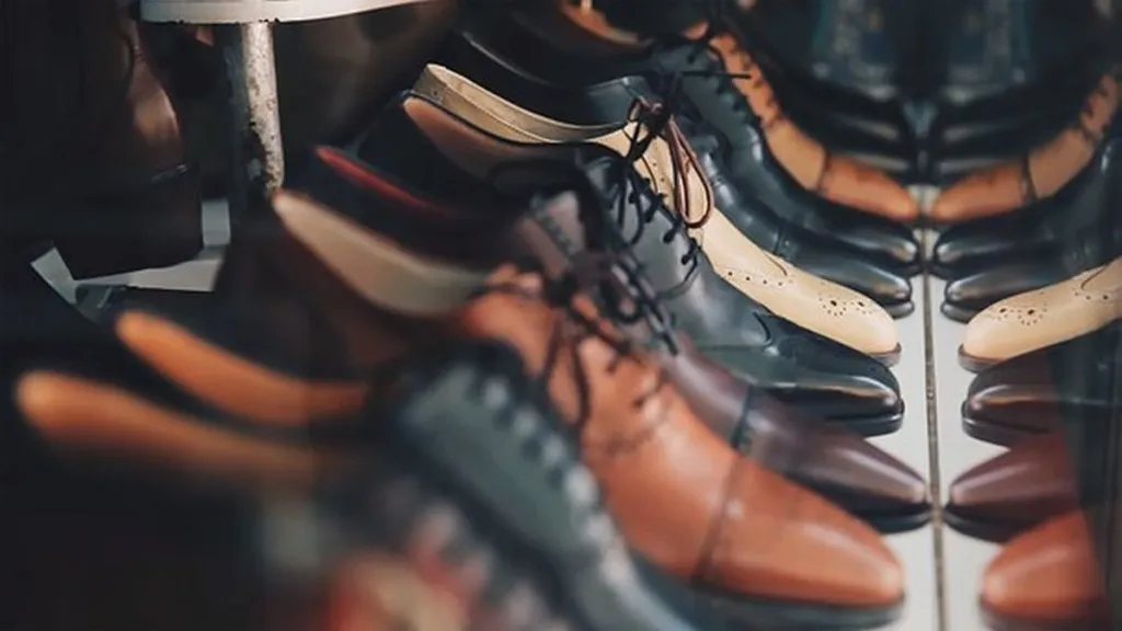 Mossad Scores Huge Haul Of Shoes From Mosque Entryway