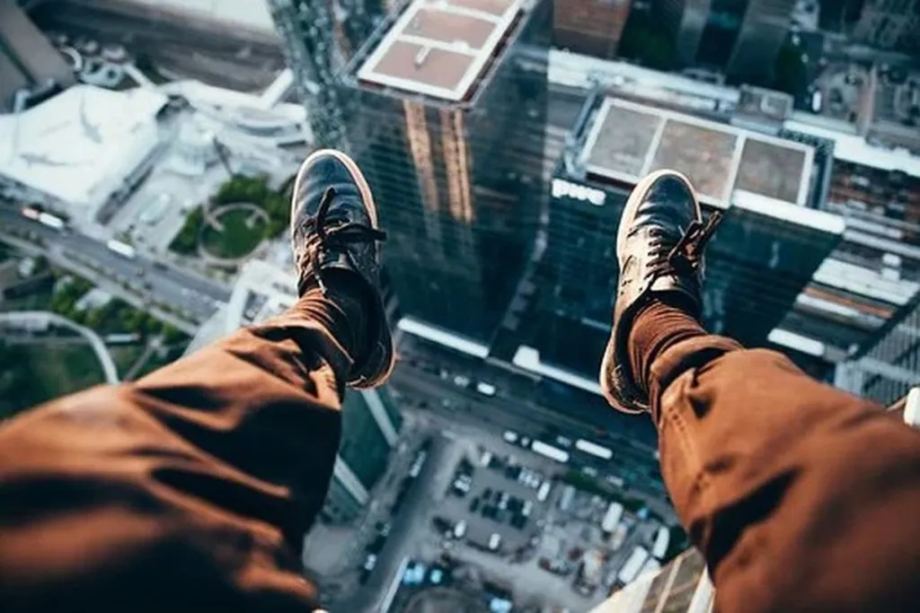 Iran Physics Teacher Improvises Gravity Lesson: Watch Gays Tossed From Roofs