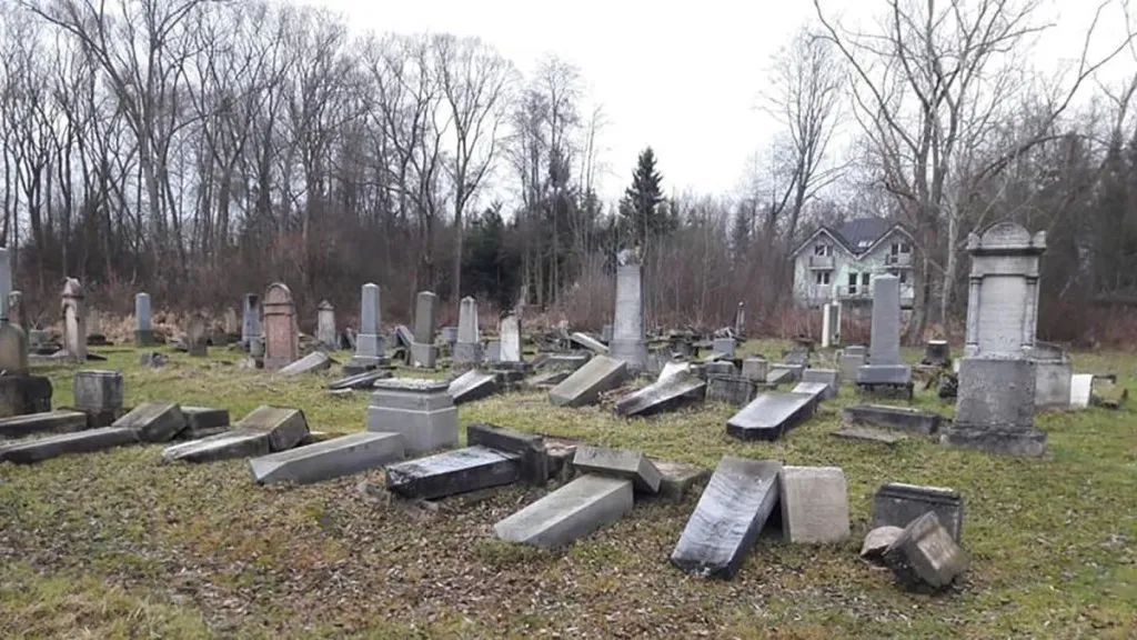 I Did My Part To Free Palestine By Vandalizing A Jewish Grave
