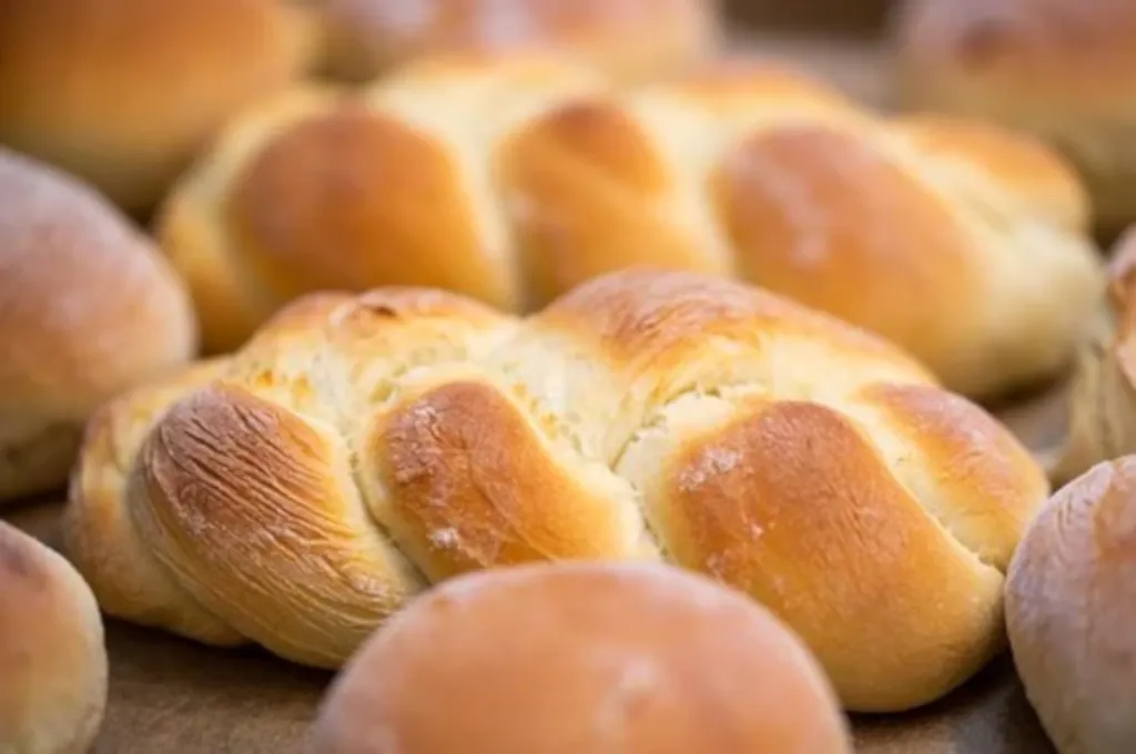 Jerusalem Bakery So Far Resisting Urge To Weigh In On Trump Removal