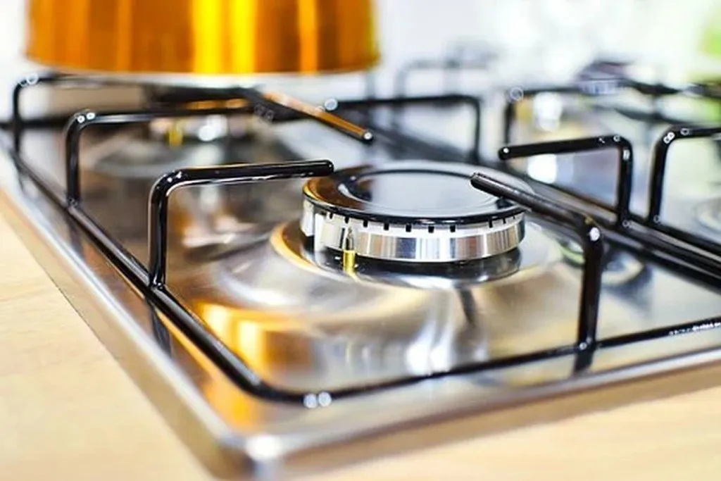 Woman Who Boasts House Already Clean For Pesach Thinks People Admire Her, Not Want To Strangle Her