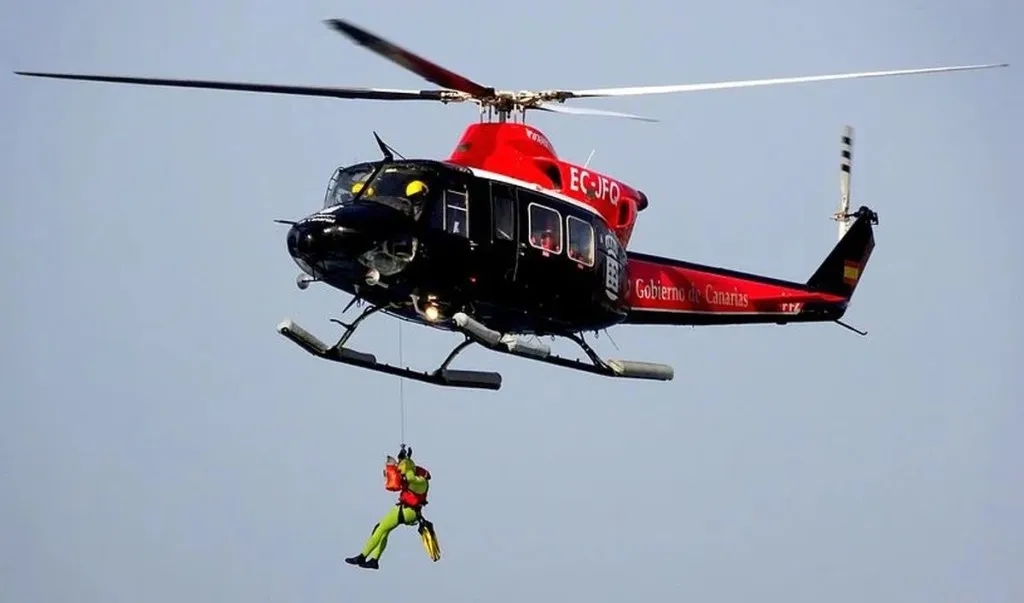 Man Pleads To Be Airlifted Out From High Holiday Seat Between Sniffer, Throat-Clearer