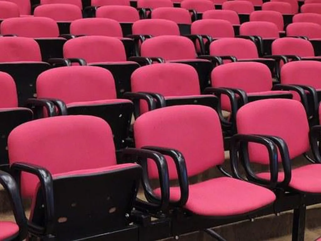 Emptying Synagogue Won’t Deter Rabbi From Lengthy Sermon