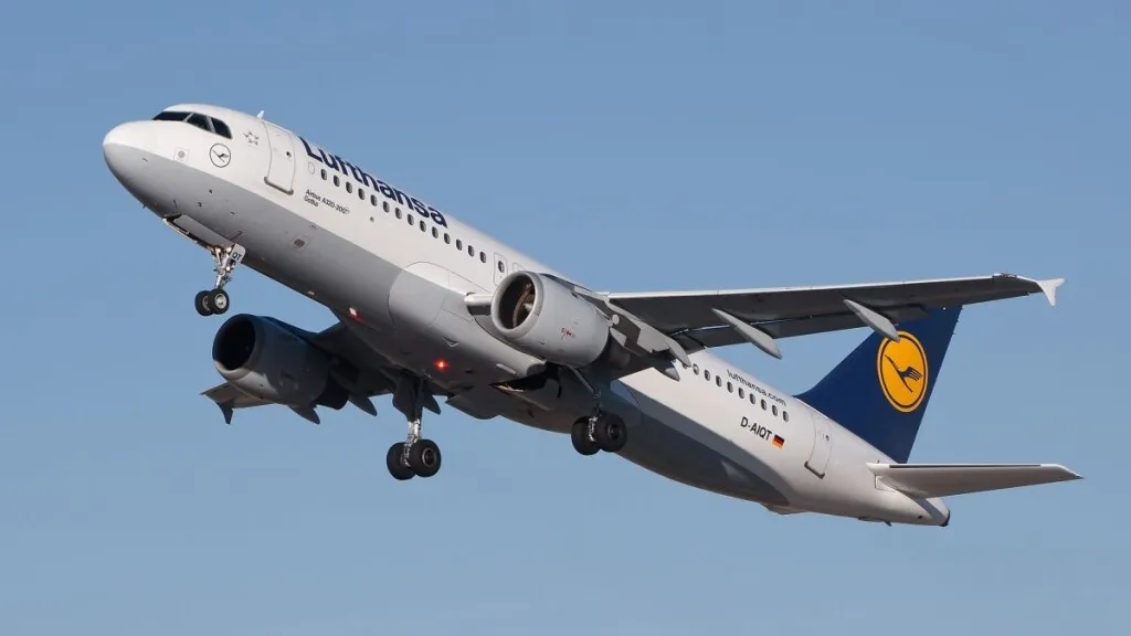 Airline Officials Puzzled: No Rush Of Leftists Leaving Country After Right-Wing Victory, Despite Vows