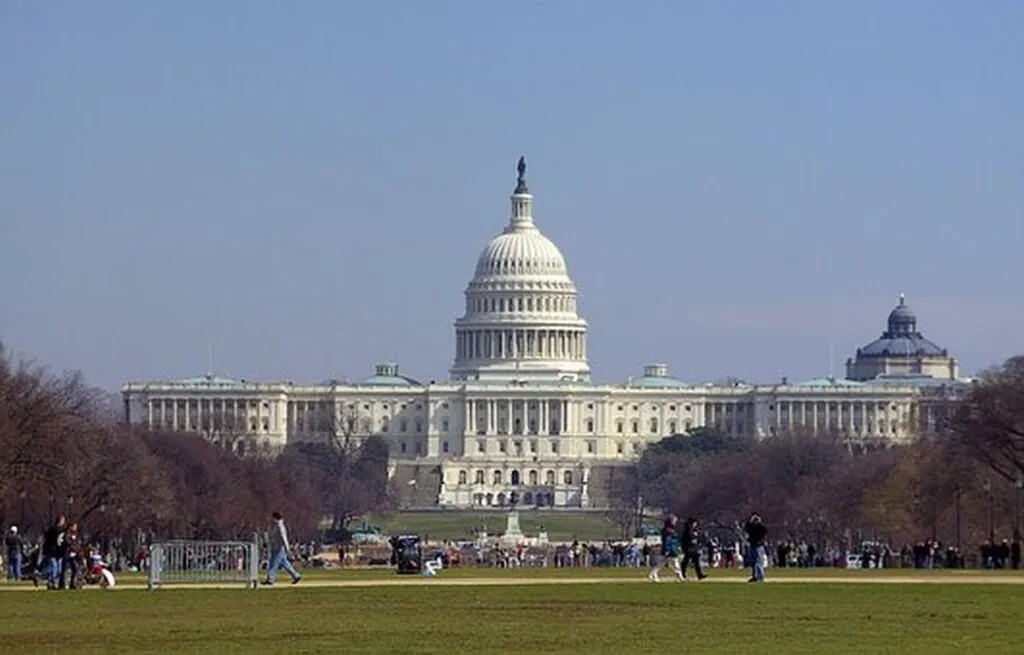 Palestinians Visiting D.C. Riot Upon Seeing Jews Approach Domed Structure
