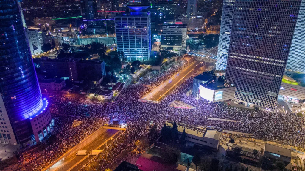 Peaceful Israeli Demonstrations Confuse Palestinians