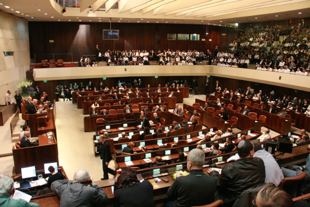 Opposition Tries To Build On Popular Anger With Claim Coalition Plans To Build Mechitza In Knesset Plenum