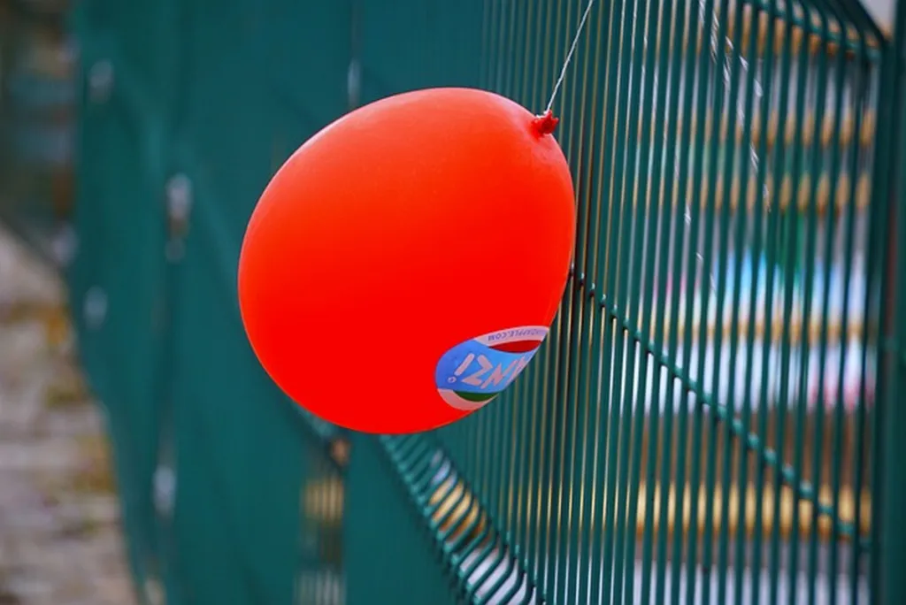 High-Voiced Gaza Man Claims No Idea Why Hamas Incendiary Helium Balloons Not Flying As Far Into Israel As Before