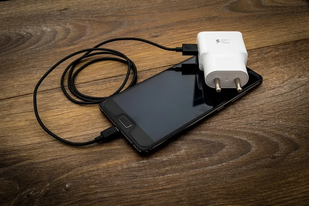 UN: Israel Must Replace Phone Chargers Hamas Lost In Wreckage
