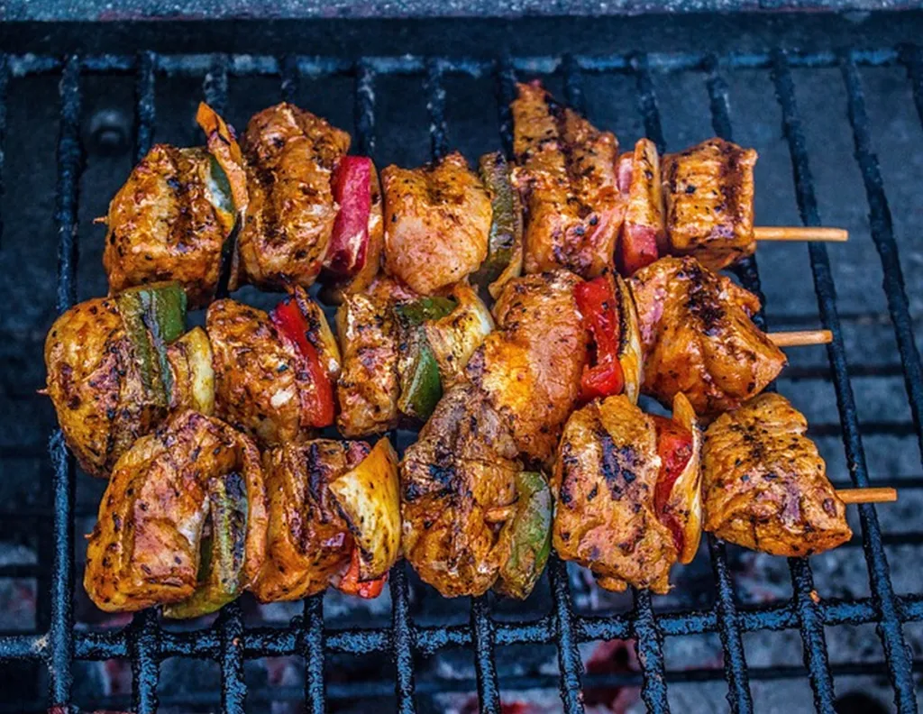Man Vows To Take Moment From Yom HaAtzmaut BBQ To Feel Bad For Hostages