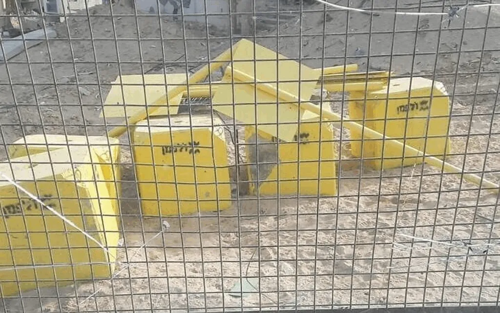NGOs: Ceasefire Line Markers Disrupt Gaza Rubble Ecosystems