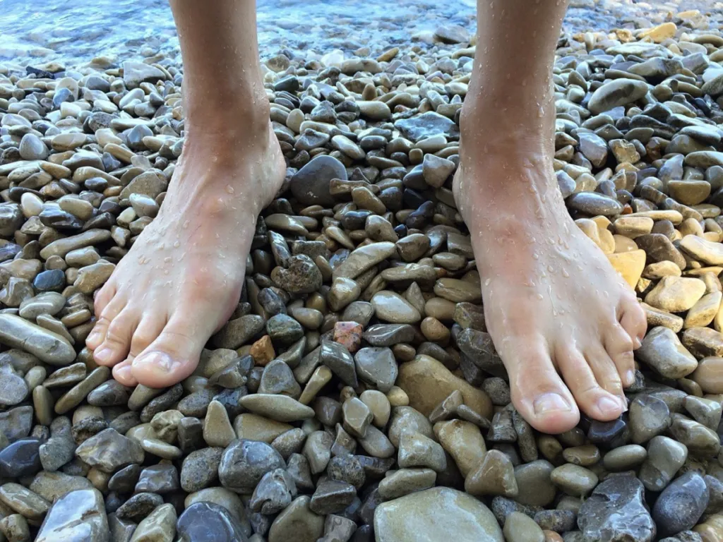 Religious Zionism Party On Verge Of Losing, Rabbis OK Fundraising Via Feet Pics