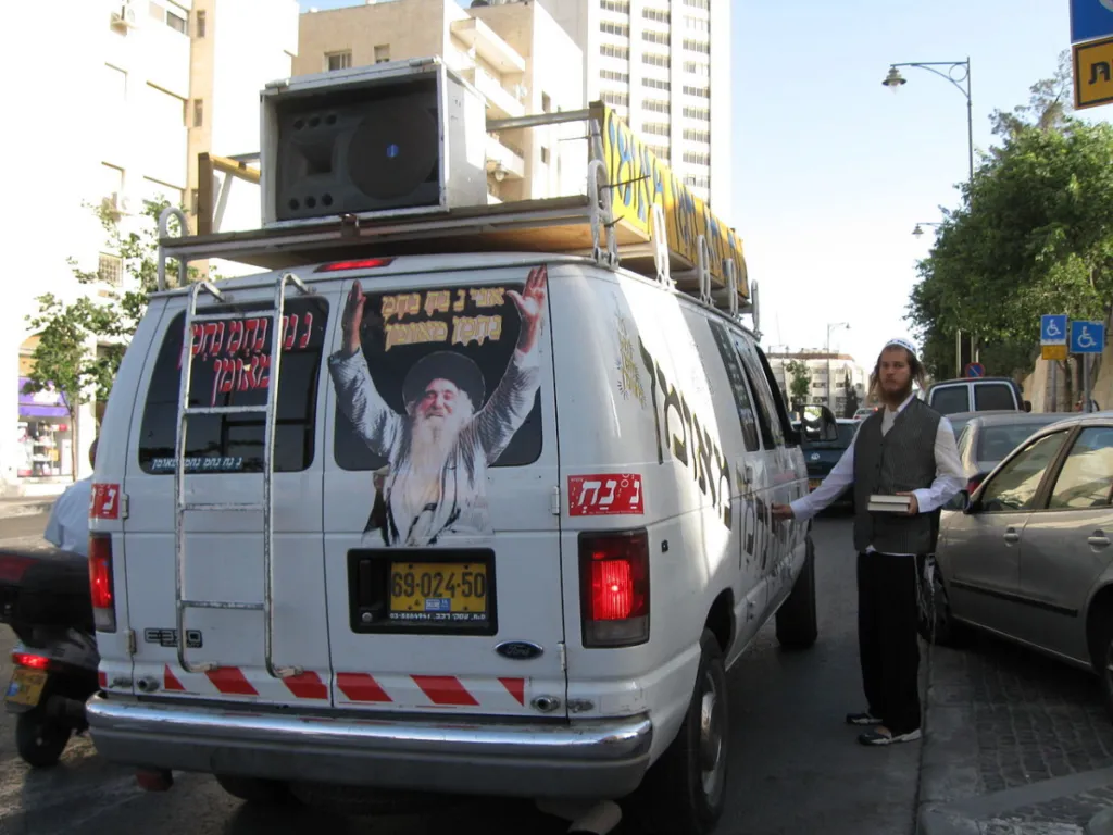 Driver Of Van Blasting Hasidic Music Mistakes Bystanders’ Annoyance For Joy