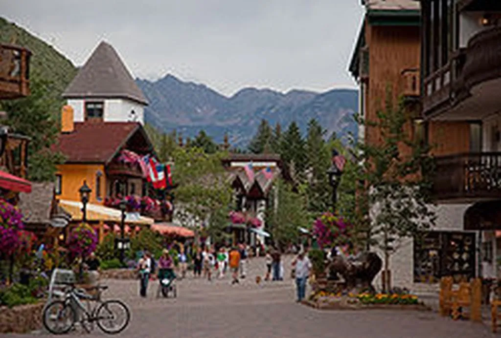Spelling-Challenged Anti-Islam Activists Protest Vail (Colorado)