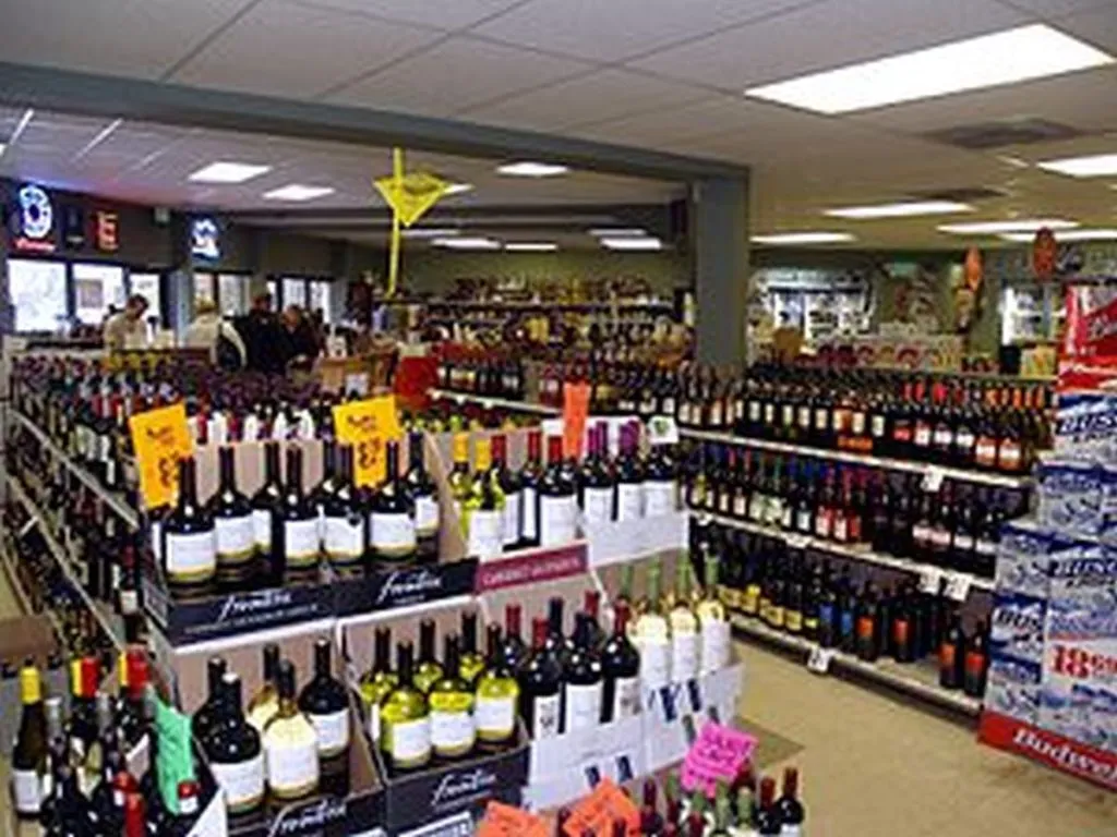 Meretz: Ban Bars From Not Hiring Muslims Who Won’t Serve Alcohol