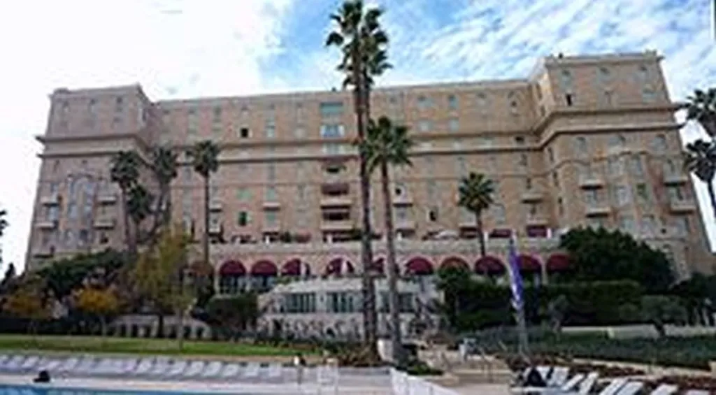 King David Hotel Making Sure Only To Send Male Staff To Bill Clinton’s Suite