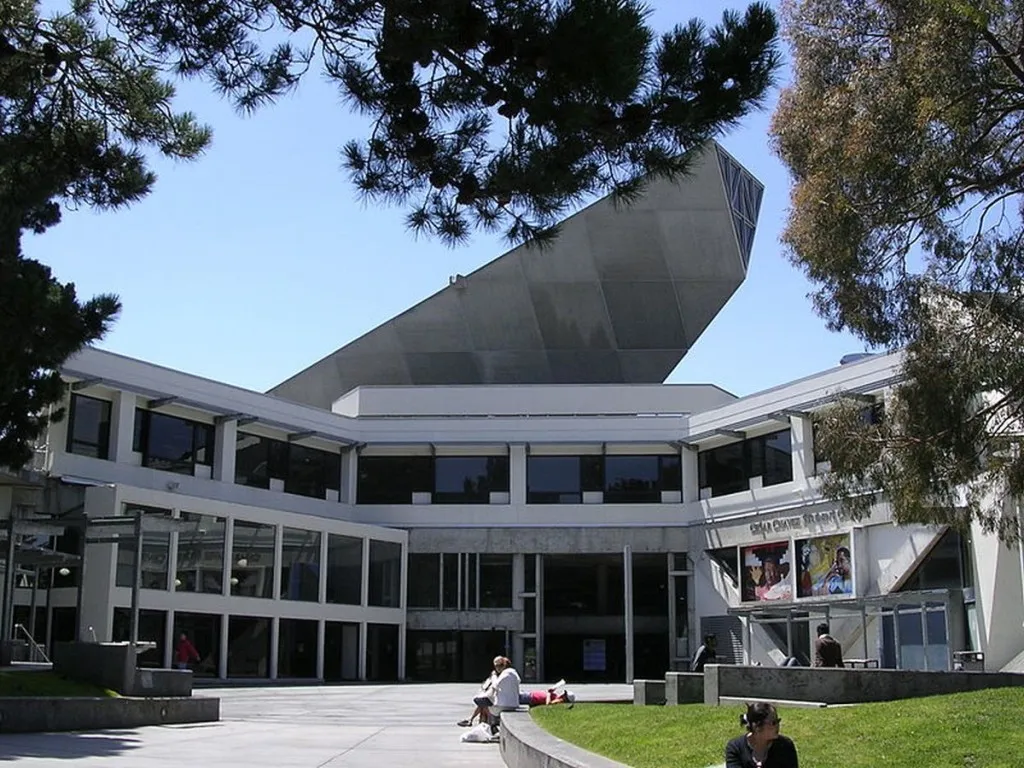 University To Eliminate Courses About Jews So As Not To Alienate Muslims