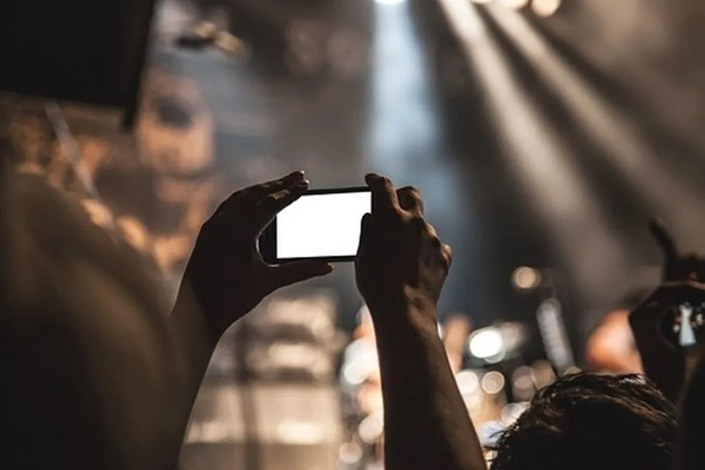 Man Denied Entry To Guns ‘N’ Roses Concert For Not Bringing Smartphone To Hold Up