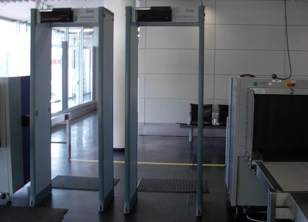 UN Envoys Go Through Metal Detectors Into Session To Condemn Israel For Metal Detectors