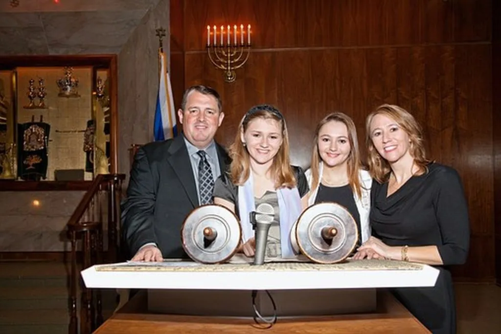 Community Has Kosher-Style Food, Moral-Style Behavior